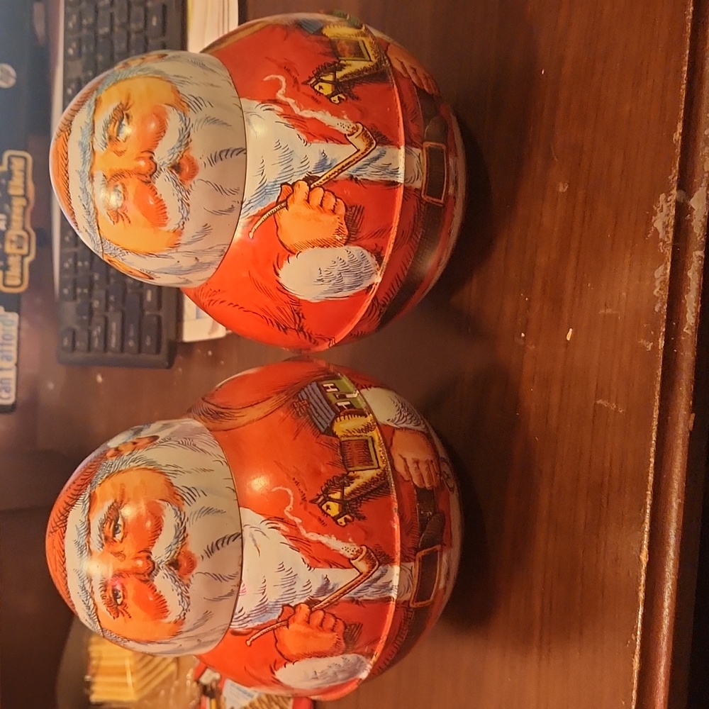 Santa Claus Holiday Tin Set - Red